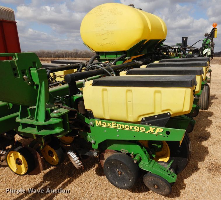 image for item DF0096 2011 John Deere 1770 MaxEmerge XP  no-till planter