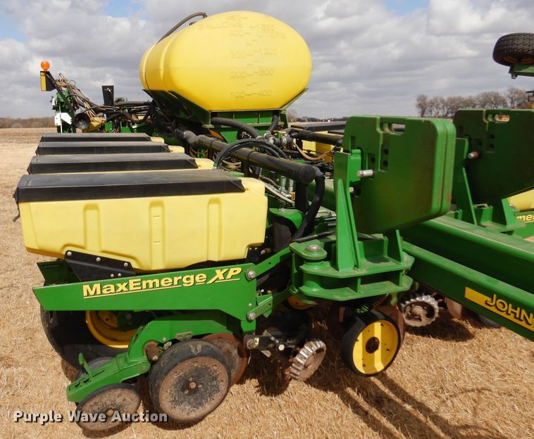 image for item DF0096 2011 John Deere 1770 MaxEmerge XP  no-till planter