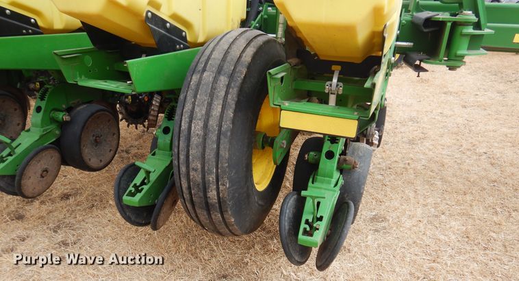 image for item DF0096 2011 John Deere 1770 MaxEmerge XP  no-till planter