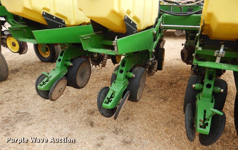 image for item DF0096 2011 John Deere 1770 MaxEmerge XP  no-till planter