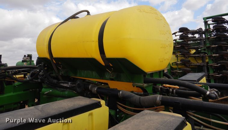 image for item DF0096 2011 John Deere 1770 MaxEmerge XP  no-till planter