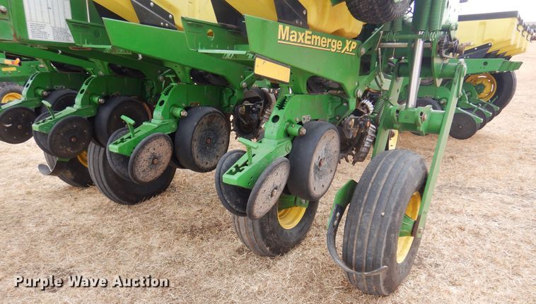 image for item DF0096 2011 John Deere 1770 MaxEmerge XP  no-till planter