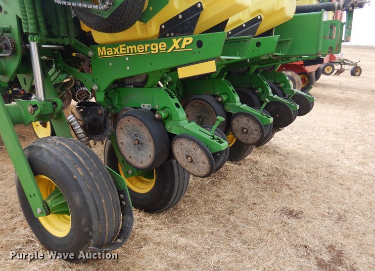 image for item DF0096 2011 John Deere 1770 MaxEmerge XP  no-till planter