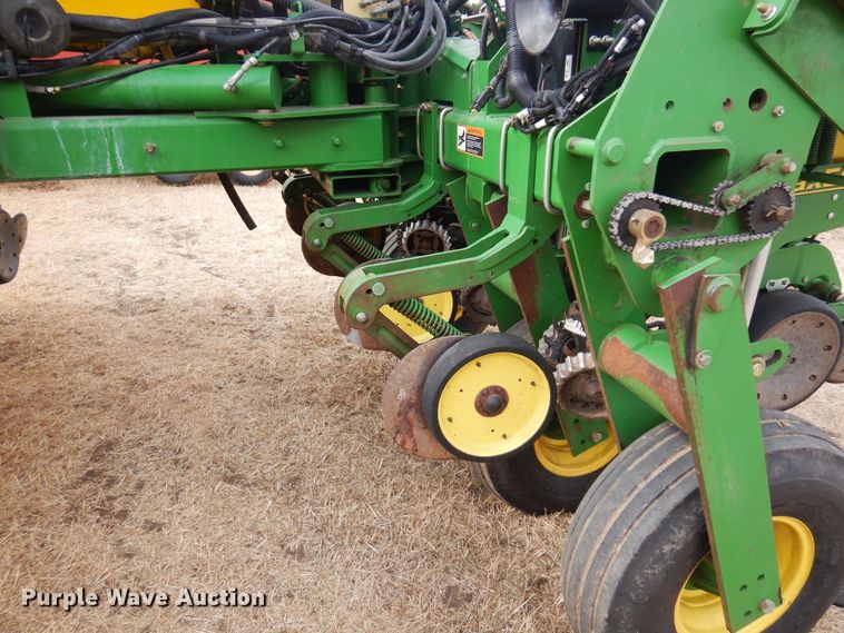 image for item DF0096 2011 John Deere 1770 MaxEmerge XP  no-till planter