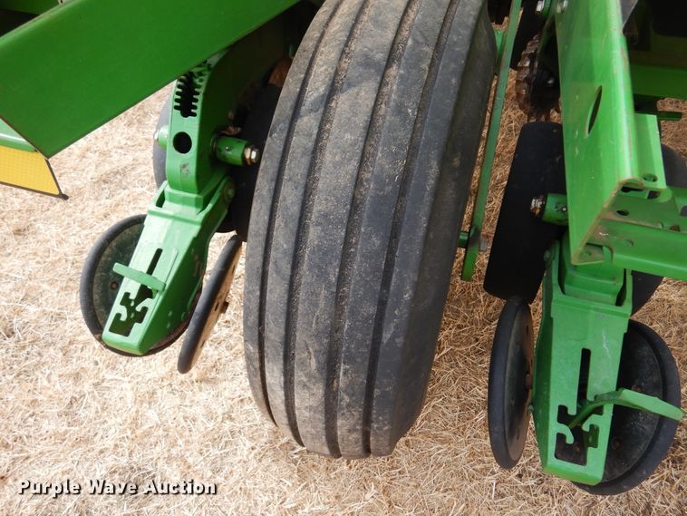 image for item DF0096 2011 John Deere 1770 MaxEmerge XP  no-till planter