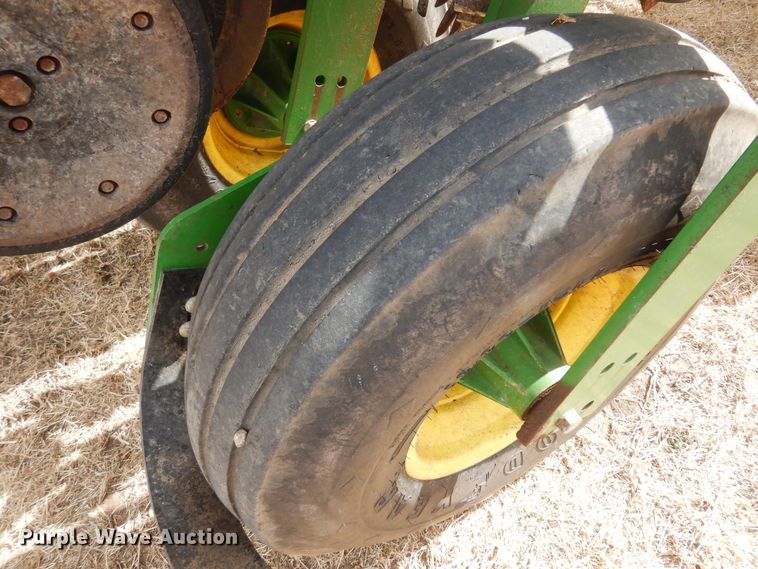 image for item DF0096 2011 John Deere 1770 MaxEmerge XP  no-till planter