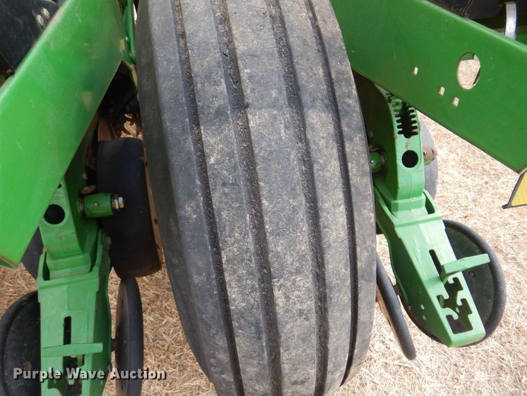 image for item DF0096 2011 John Deere 1770 MaxEmerge XP  no-till planter