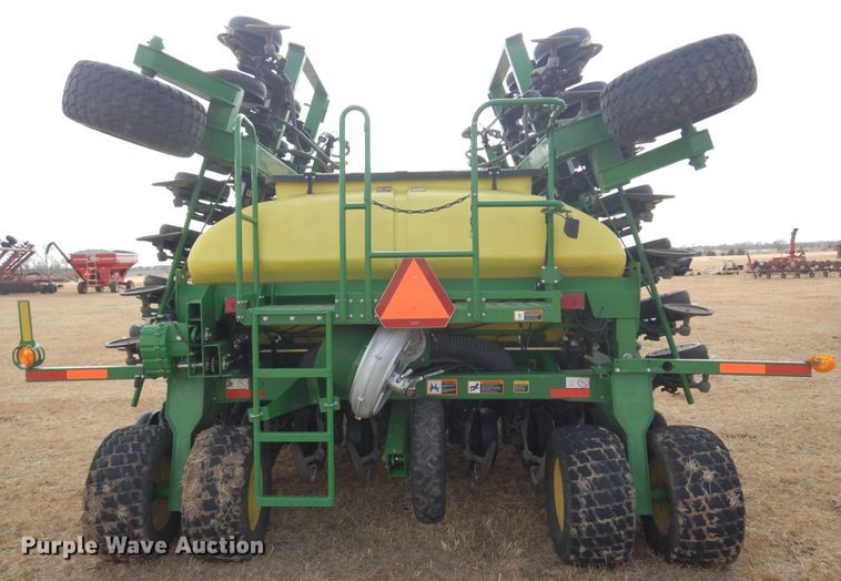 image for item DF0097 2014 John Deere 1990 CCS  air seeder