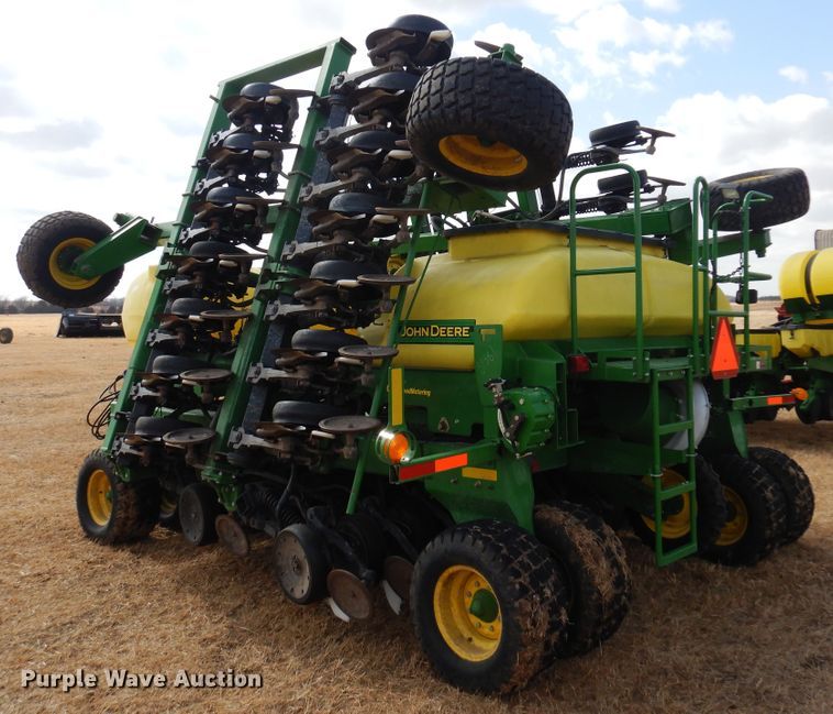 image for item DF0097 2014 John Deere 1990 CCS  air seeder