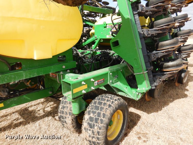 image for item DF0097 2014 John Deere 1990 CCS  air seeder