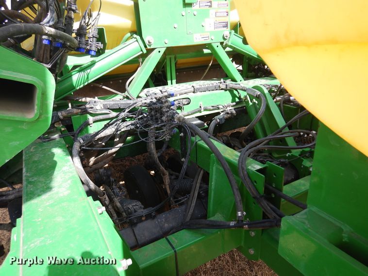 image for item DF0097 2014 John Deere 1990 CCS  air seeder
