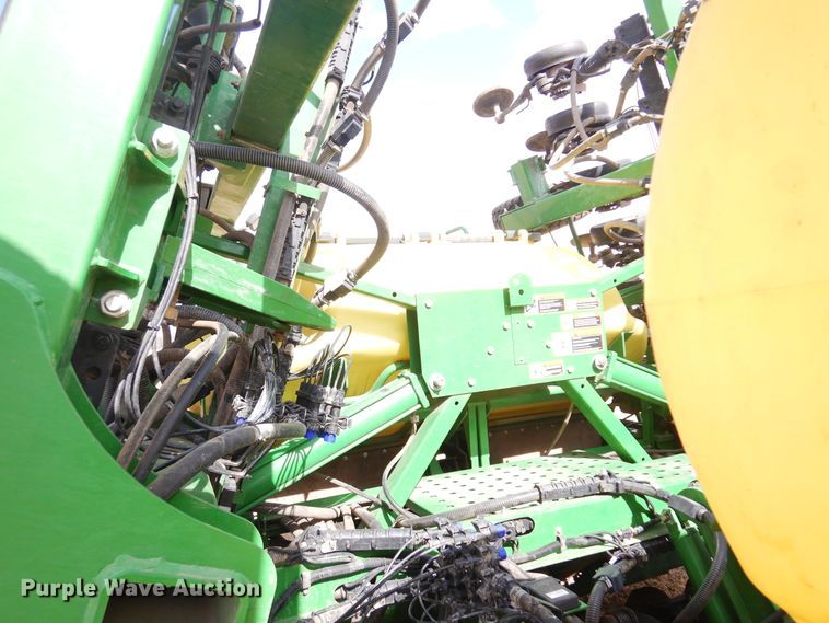 image for item DF0097 2014 John Deere 1990 CCS  air seeder