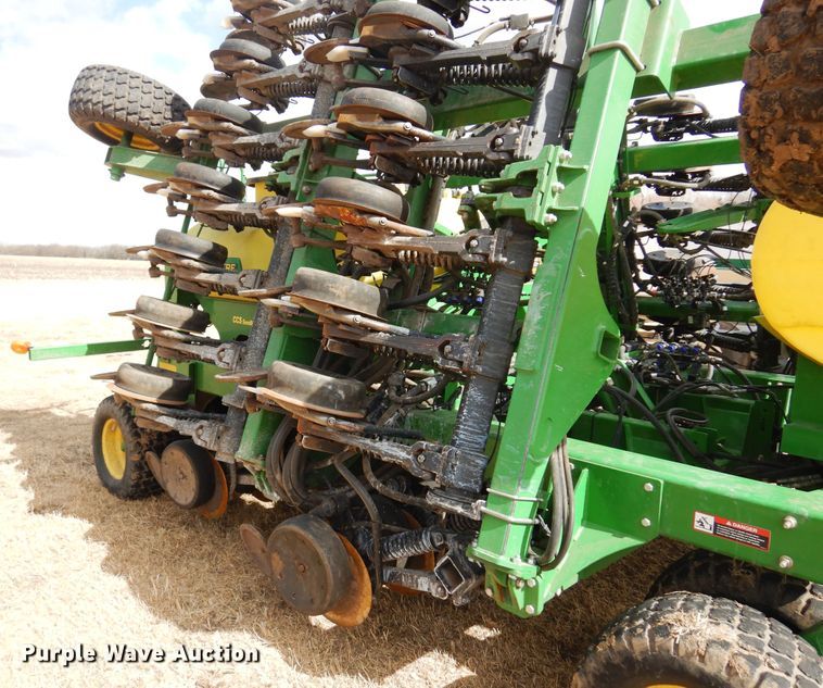 image for item DF0097 2014 John Deere 1990 CCS  air seeder