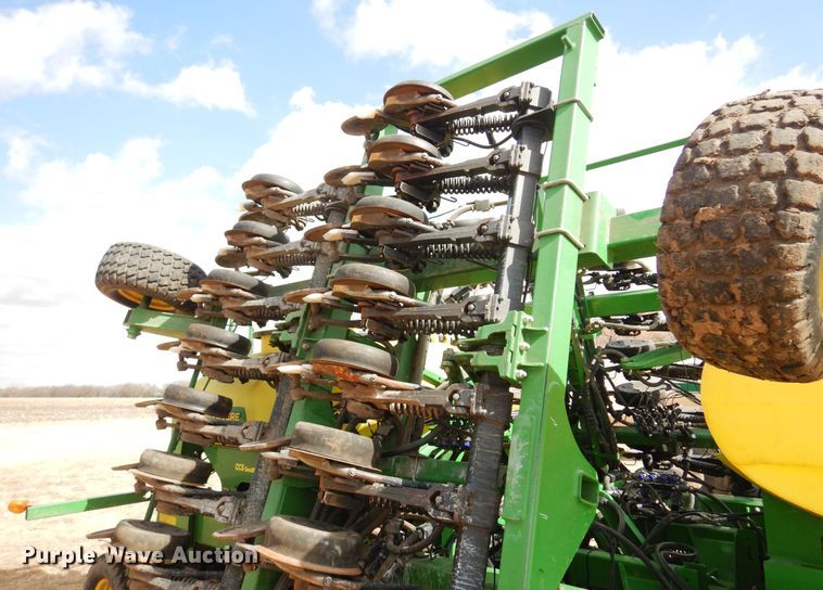 image for item DF0097 2014 John Deere 1990 CCS  air seeder