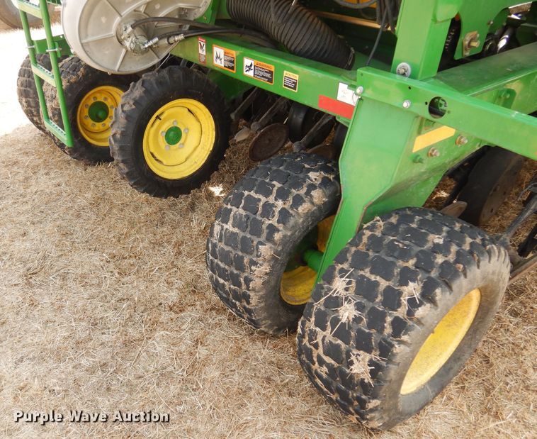 image for item DF0097 2014 John Deere 1990 CCS  air seeder
