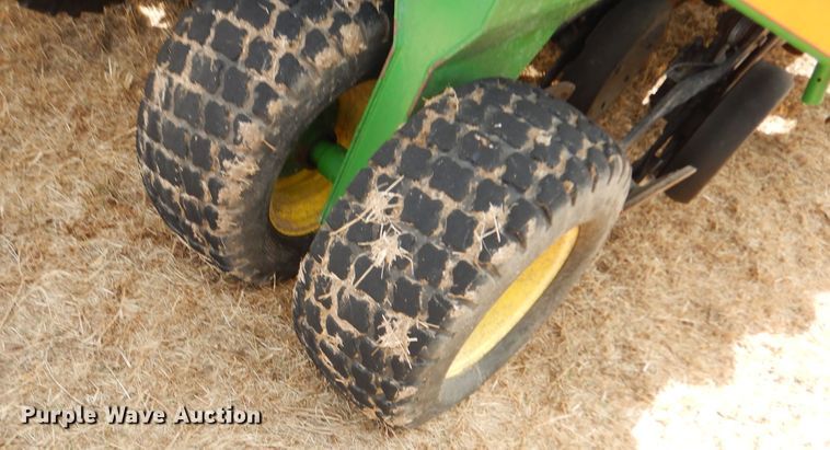 image for item DF0097 2014 John Deere 1990 CCS  air seeder