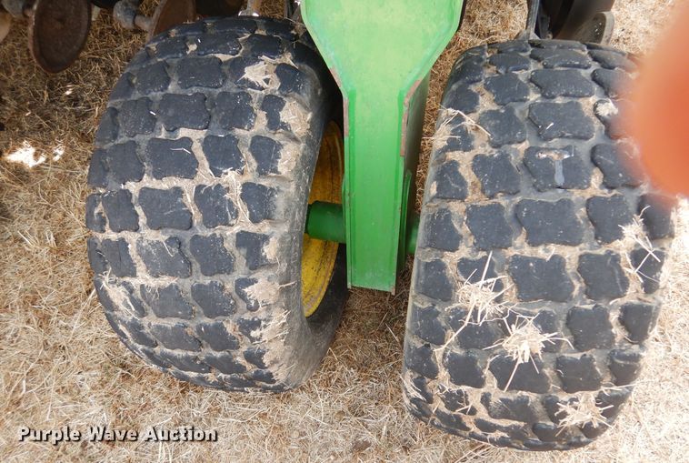 image for item DF0097 2014 John Deere 1990 CCS  air seeder
