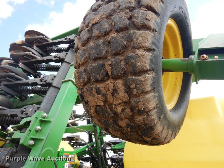 image for item DF0097 2014 John Deere 1990 CCS  air seeder