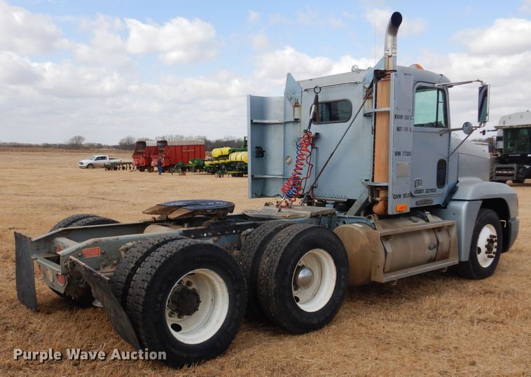 image for item DF0099 1996 Freightliner FLD120  semi truck