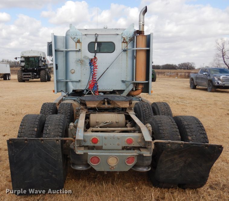 image for item DF0099 1996 Freightliner FLD120  semi truck