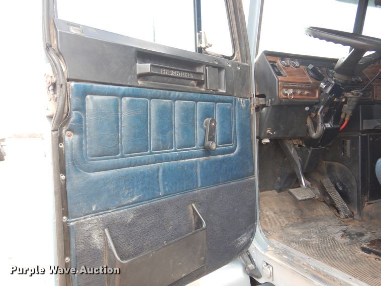 image for item DF0099 1996 Freightliner FLD120  semi truck