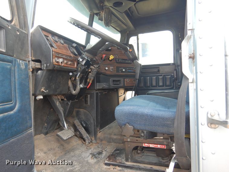image for item DF0099 1996 Freightliner FLD120  semi truck