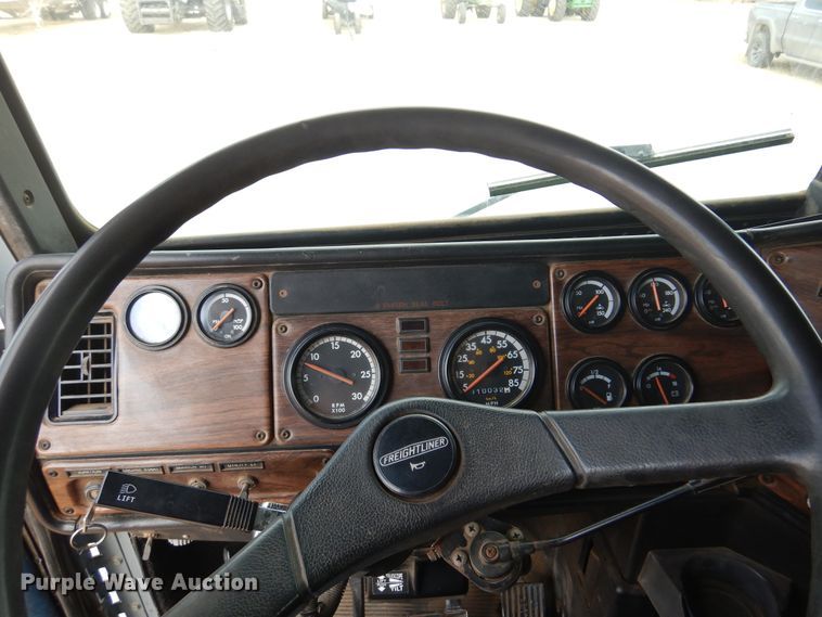 image for item DF0099 1996 Freightliner FLD120  semi truck