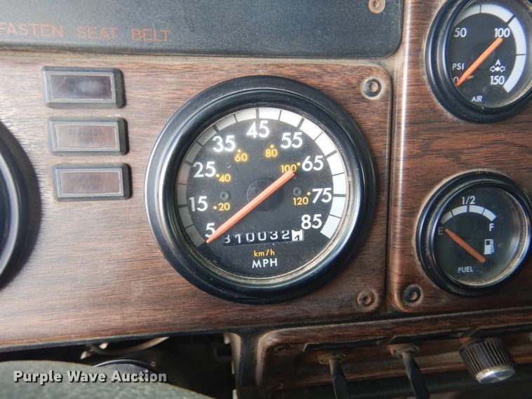 image for item DF0099 1996 Freightliner FLD120  semi truck