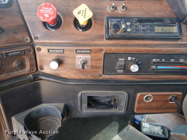 image for item DF0099 1996 Freightliner FLD120  semi truck