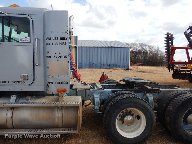 image for item DF0099 1996 Freightliner FLD120  semi truck