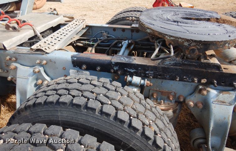 image for item DF0099 1996 Freightliner FLD120  semi truck