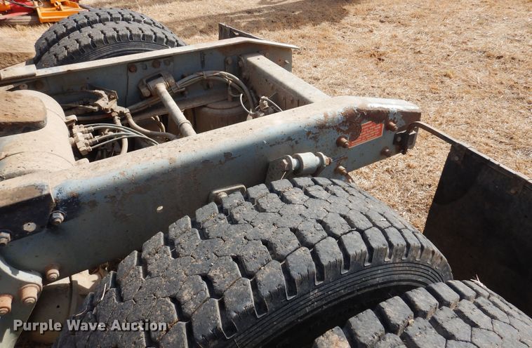 image for item DF0099 1996 Freightliner FLD120  semi truck