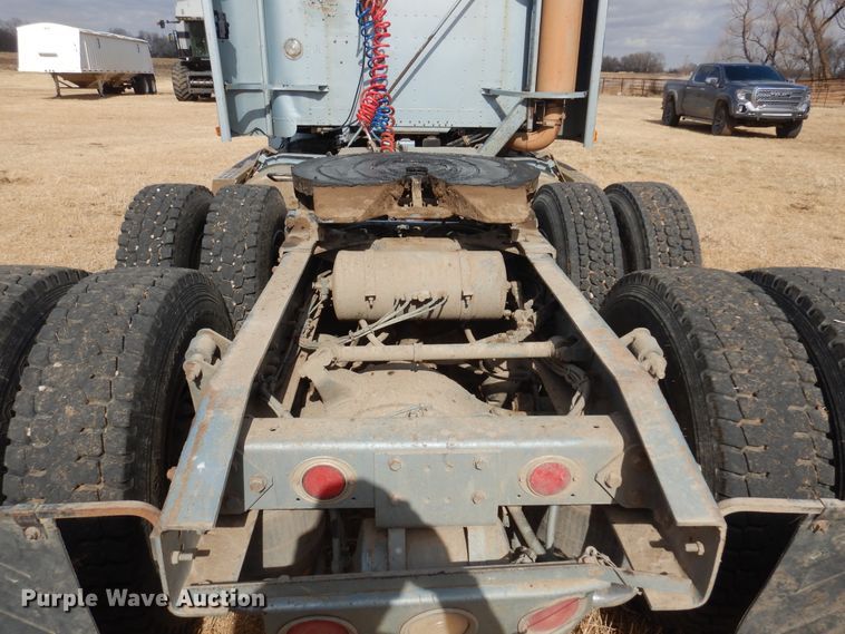 image for item DF0099 1996 Freightliner FLD120  semi truck