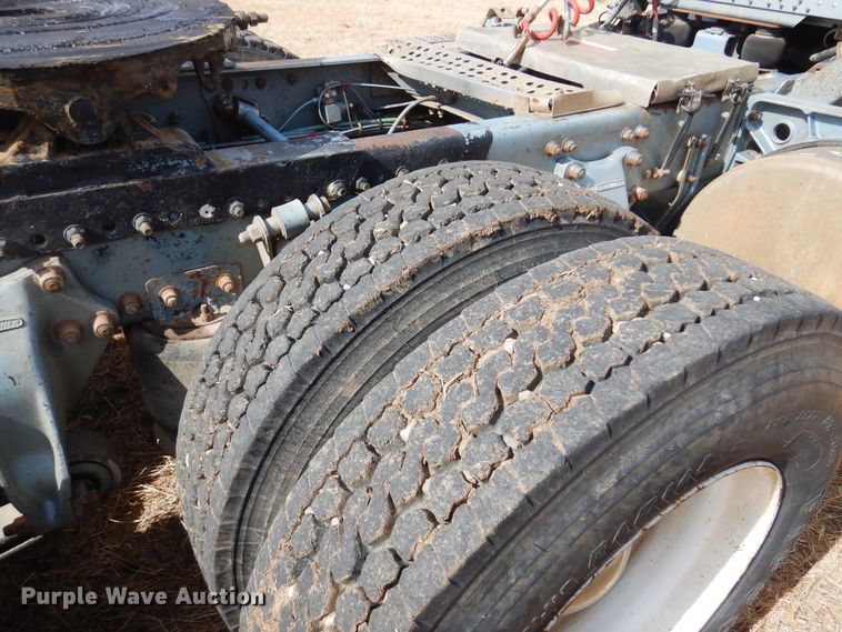 image for item DF0099 1996 Freightliner FLD120  semi truck