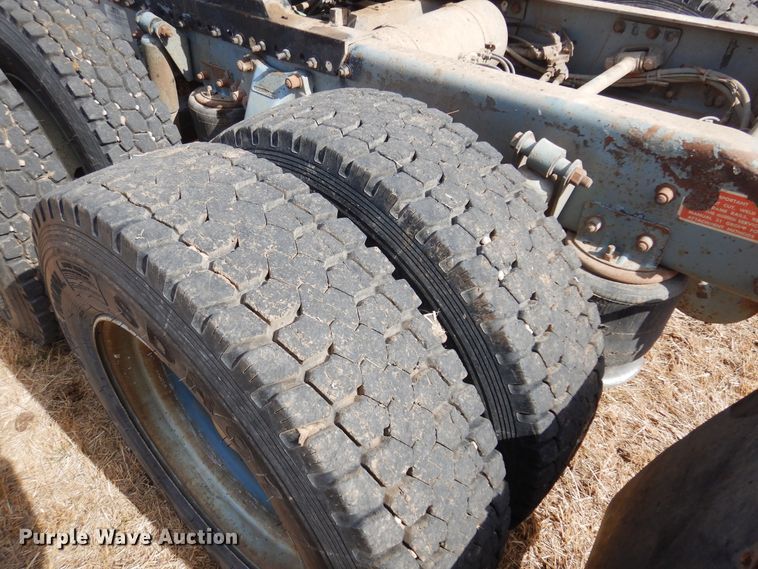 image for item DF0099 1996 Freightliner FLD120  semi truck