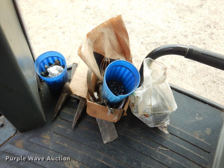 image for item DF0101 2008 Gleaner R75  combine