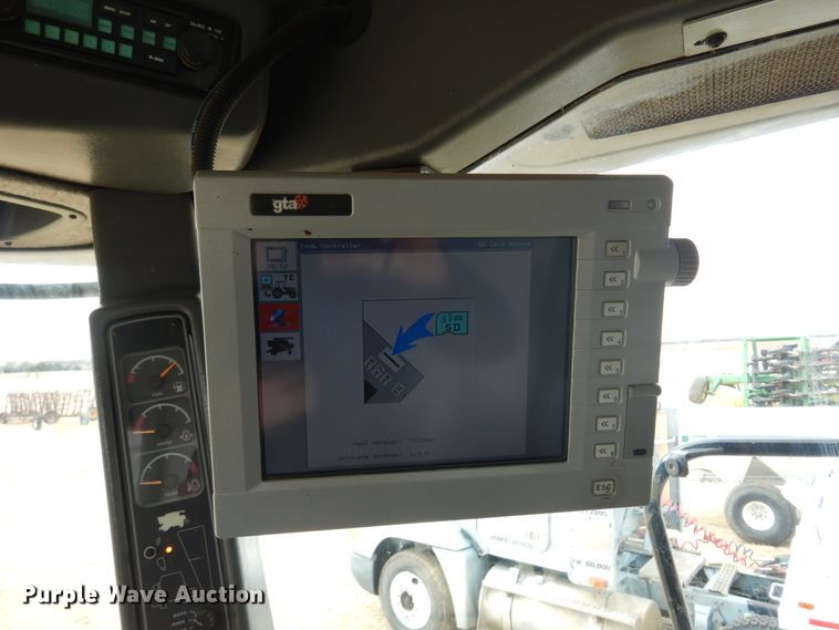 image for item DF0101 2008 Gleaner R75  combine