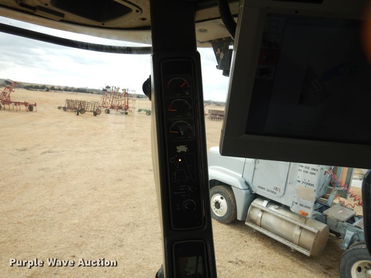 image for item DF0101 2008 Gleaner R75  combine