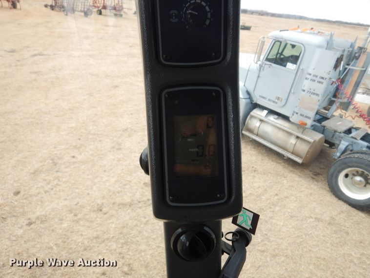 image for item DF0101 2008 Gleaner R75  combine