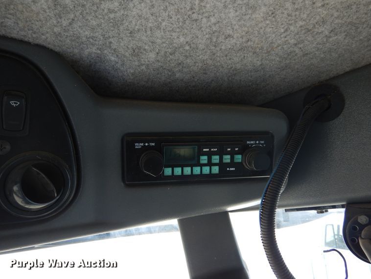 image for item DF0101 2008 Gleaner R75  combine