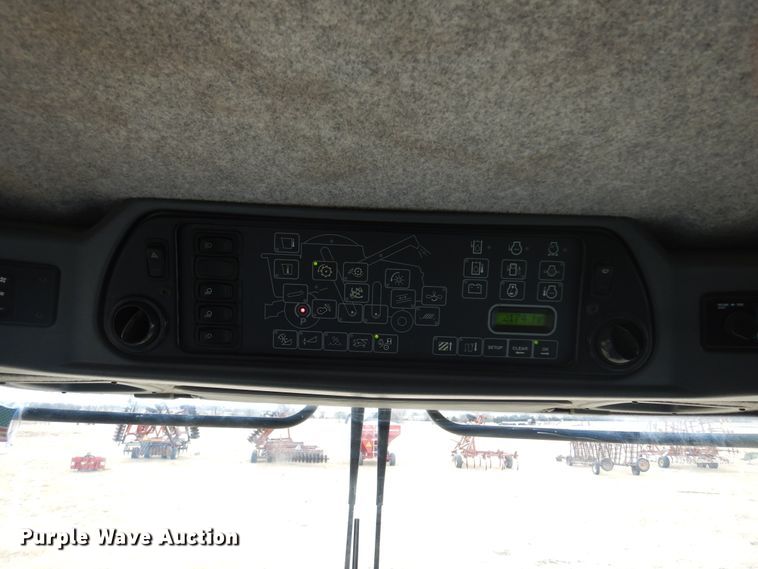 image for item DF0101 2008 Gleaner R75  combine