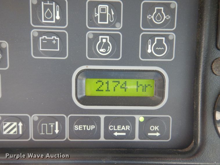 image for item DF0101 2008 Gleaner R75  combine