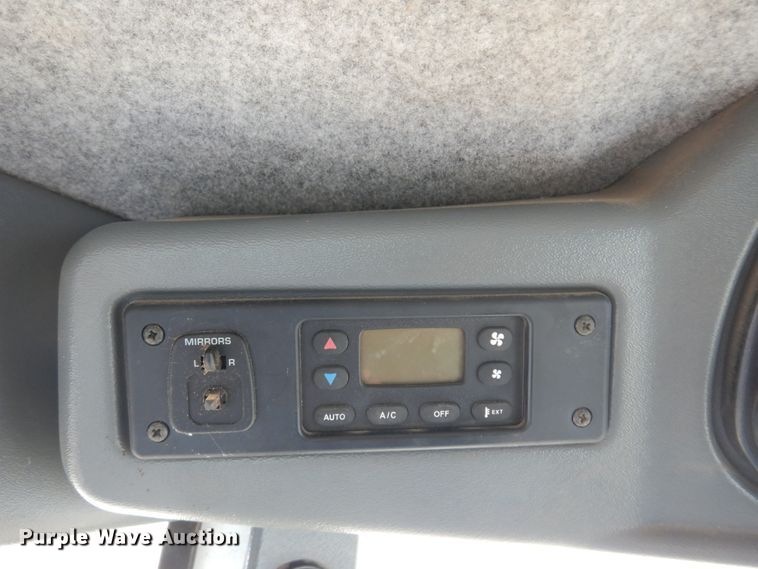 image for item DF0101 2008 Gleaner R75  combine