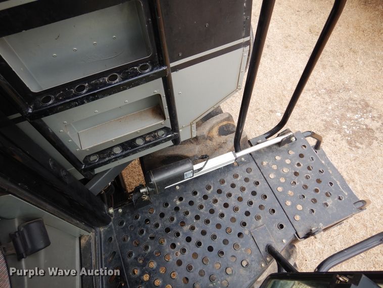 image for item DF0101 2008 Gleaner R75  combine