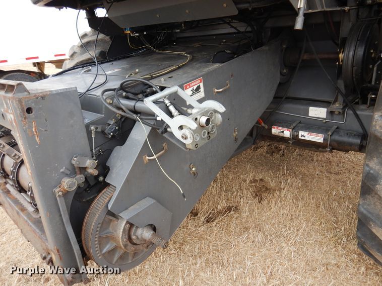 image for item DF0101 2008 Gleaner R75  combine