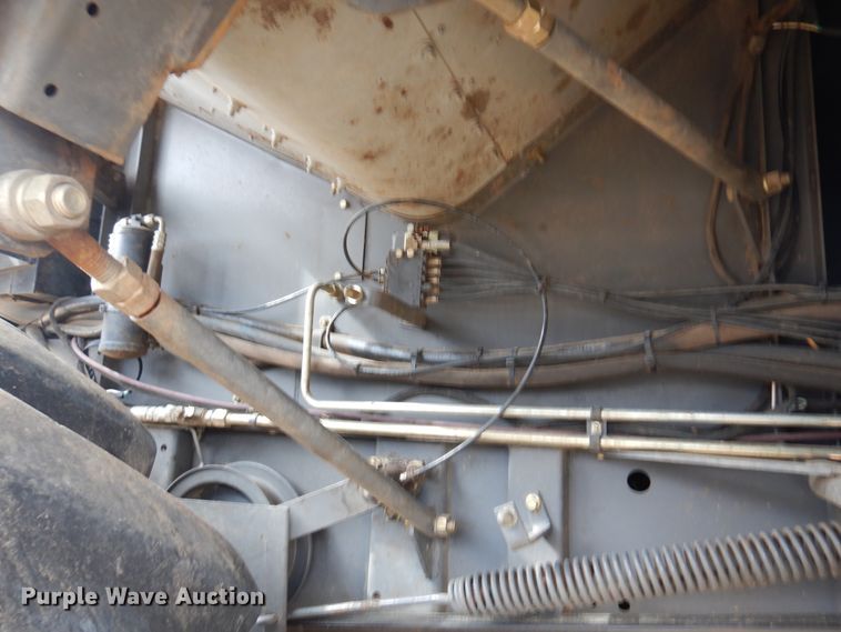 image for item DF0101 2008 Gleaner R75  combine