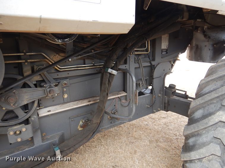 image for item DF0101 2008 Gleaner R75  combine