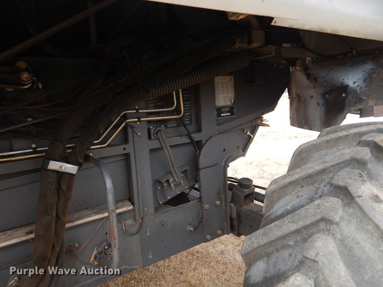 image for item DF0101 2008 Gleaner R75  combine