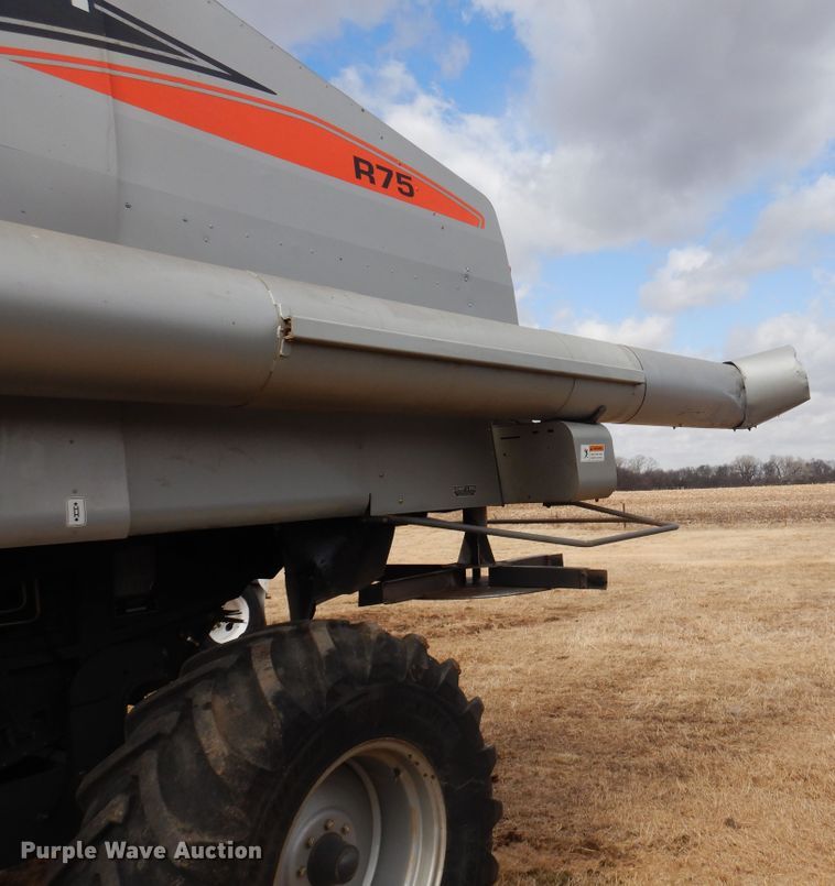 image for item DF0101 2008 Gleaner R75  combine