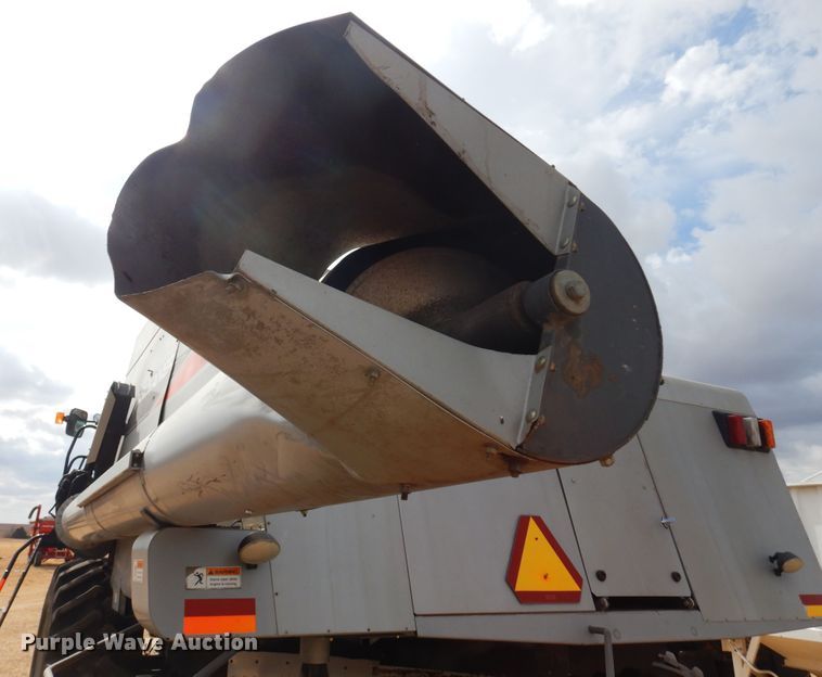 image for item DF0101 2008 Gleaner R75  combine